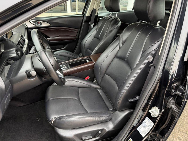 Used 2018 MAZDA MAZDA3 Touring image 17