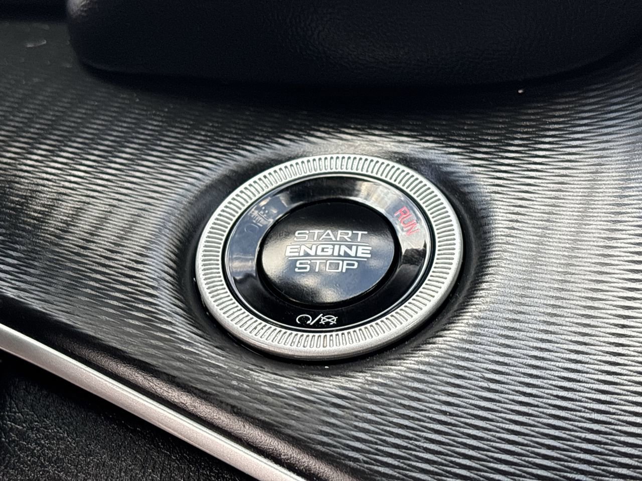 Used 2025 Jeep Grand Cherokee Altitude image 30