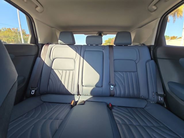 New 2025 Nissan Ariya Platinum image 32