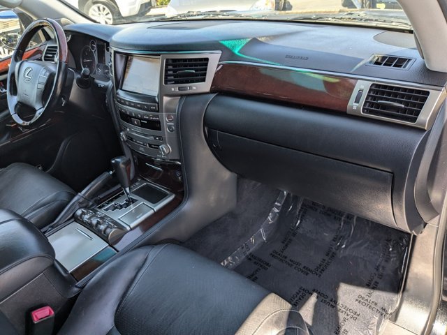 Used 2015 Lexus LX 570 4WD w/ Luxury Package image 26