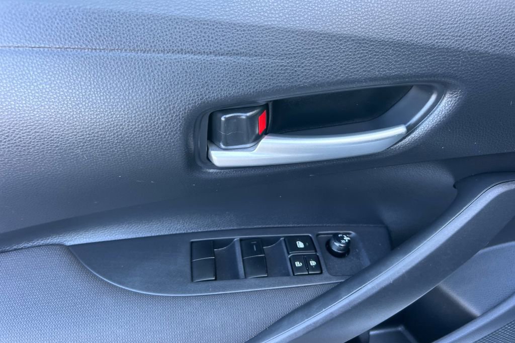 Used 2020 Toyota Corolla LE FWD image 13