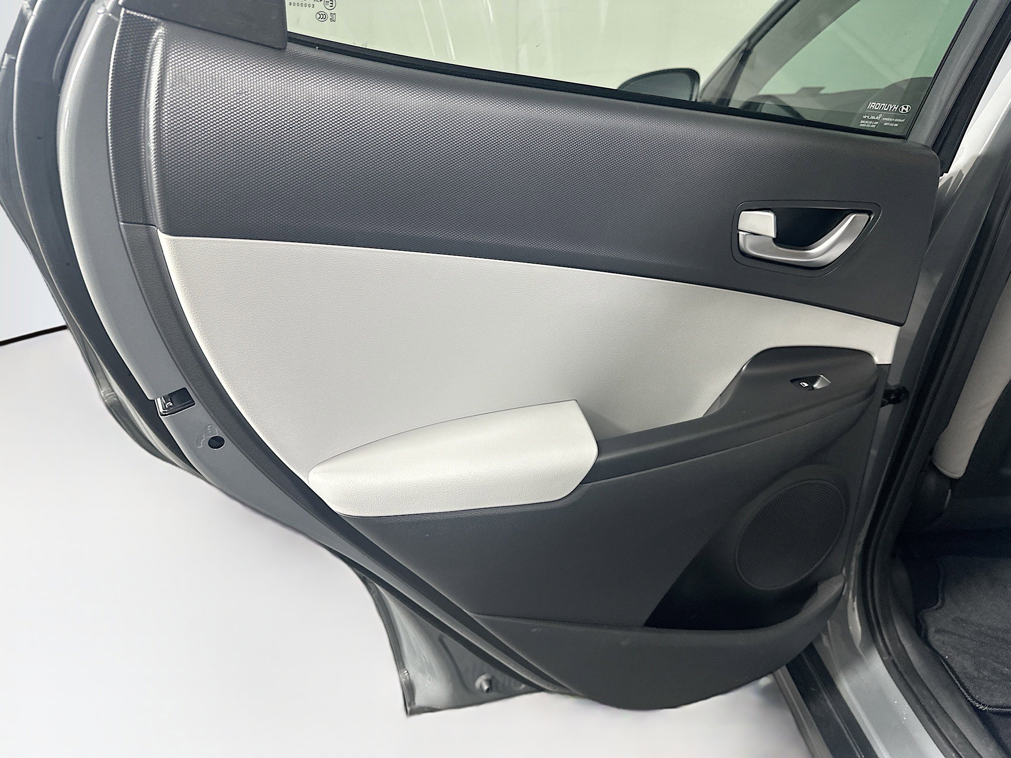 Used 2023 Hyundai Kona SE w/ Cargo Package image 27