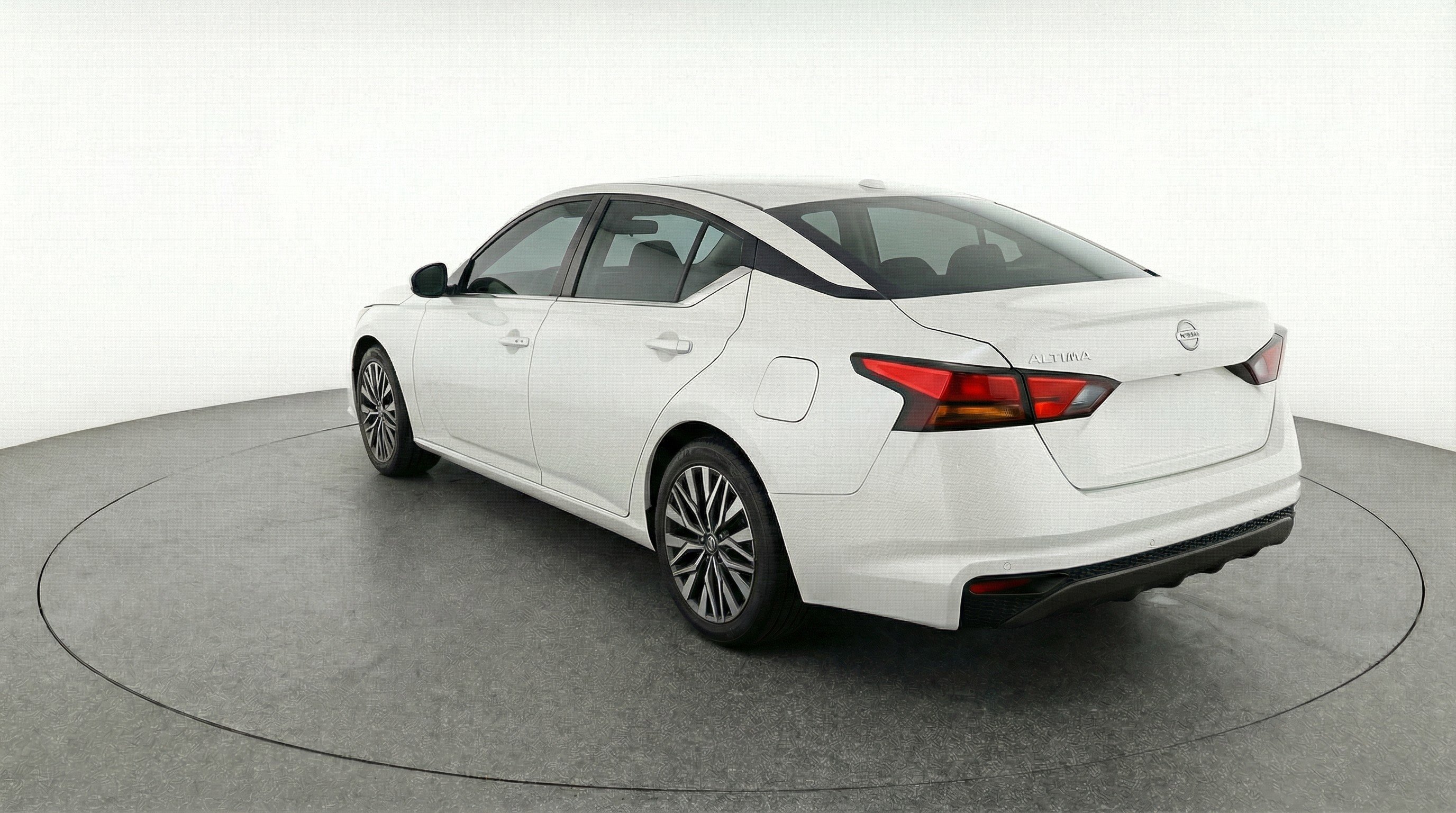 Used 2025 Nissan Altima 2.5 SV image 6