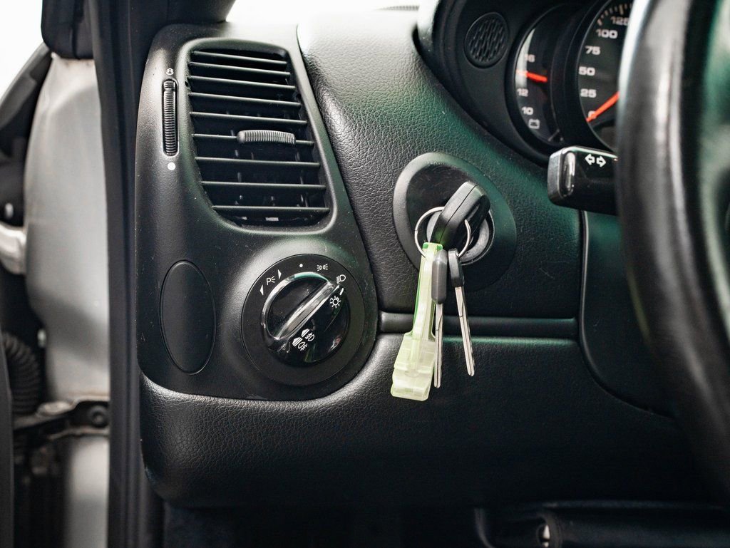 Used 2000 Porsche 911 Carrera image 40