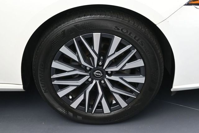 Used 2025 Nissan Altima 2.5 SV FWD image 6
