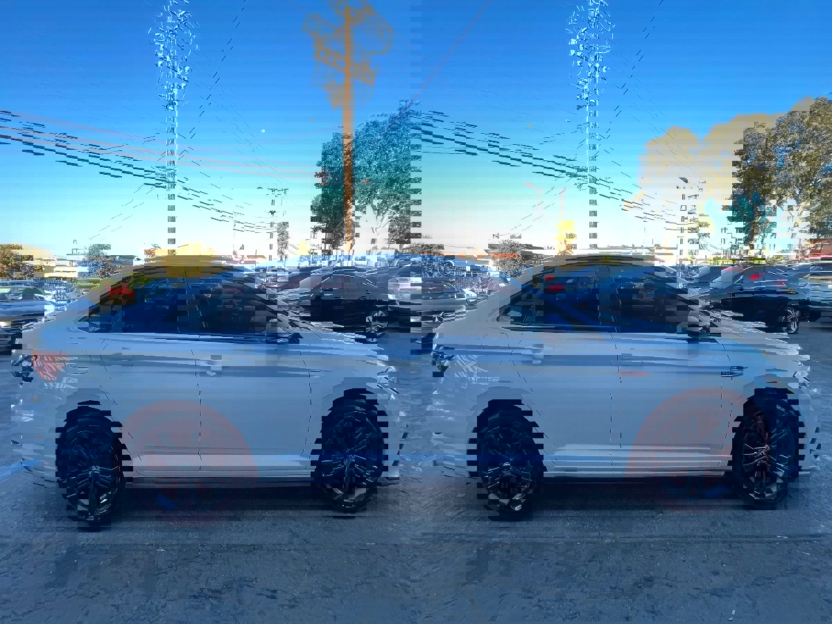 Used 2019 Volkswagen Jetta GLI image 4