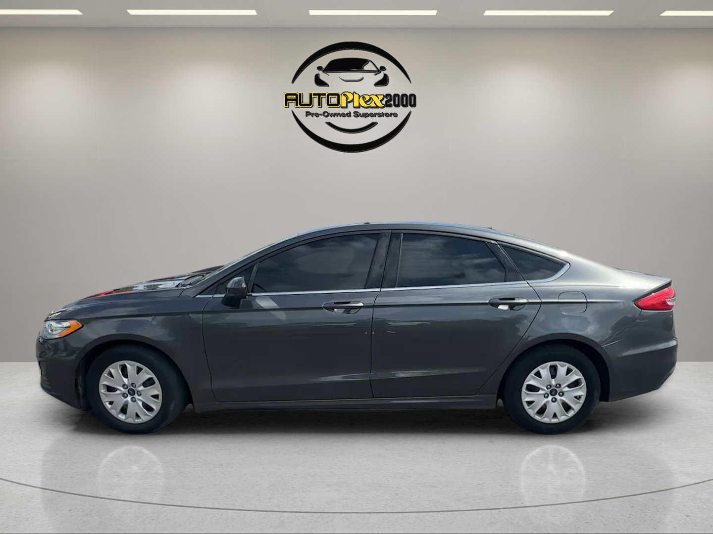 Used 2019 Ford Fusion S FWD image 4