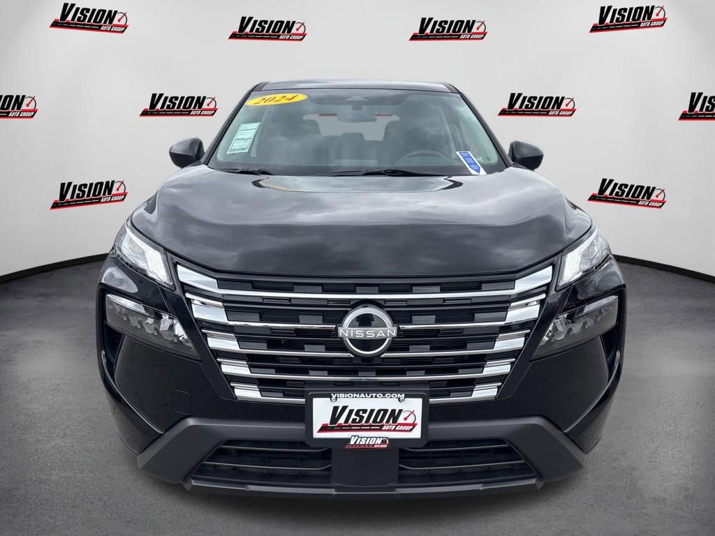 Used 2024 Nissan Rogue S AWD/4WD image 2
