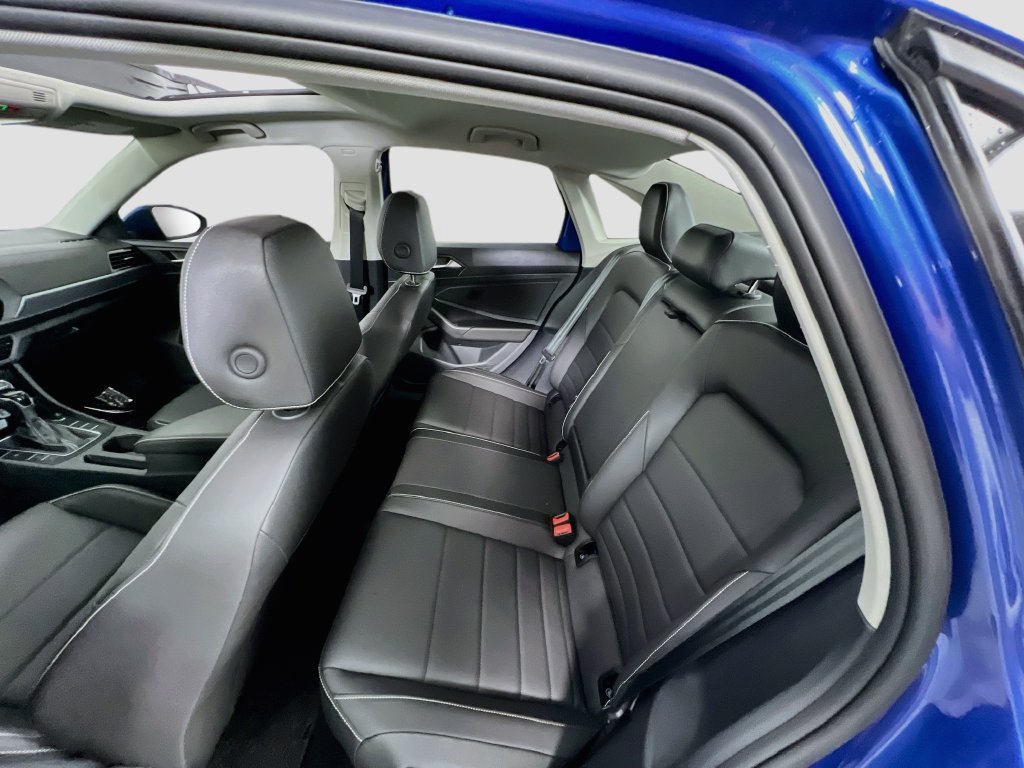 Used 2024 Volkswagen Jetta SE w/ Panoramic Sunroof Package FWD image 24