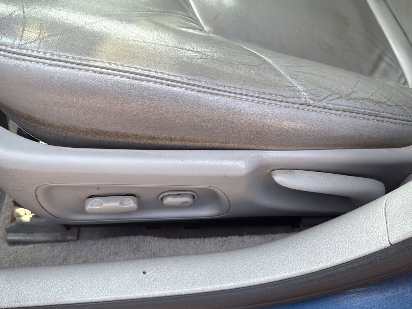 Used 2005 Buick LaCrosse CXL w/ Gold Convenience Package FWD image 5