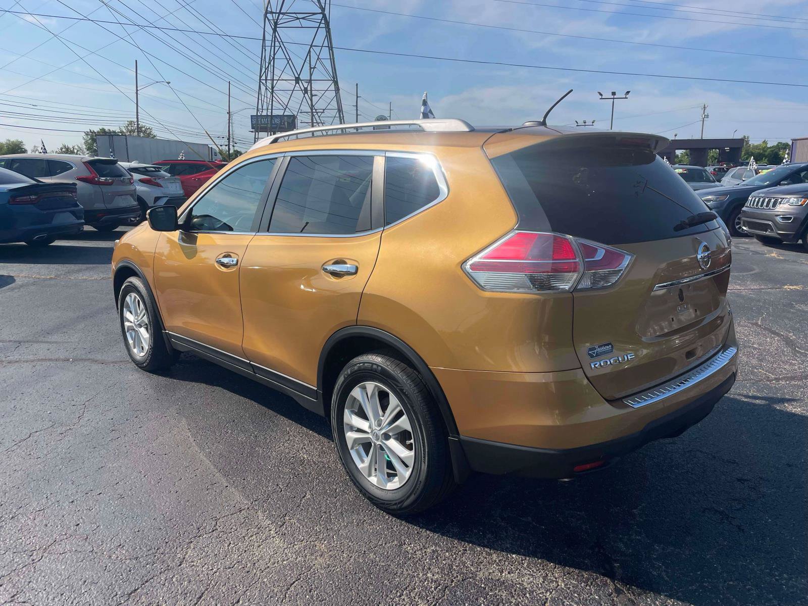 Used 2015 Nissan Rogue SV FWD image 5