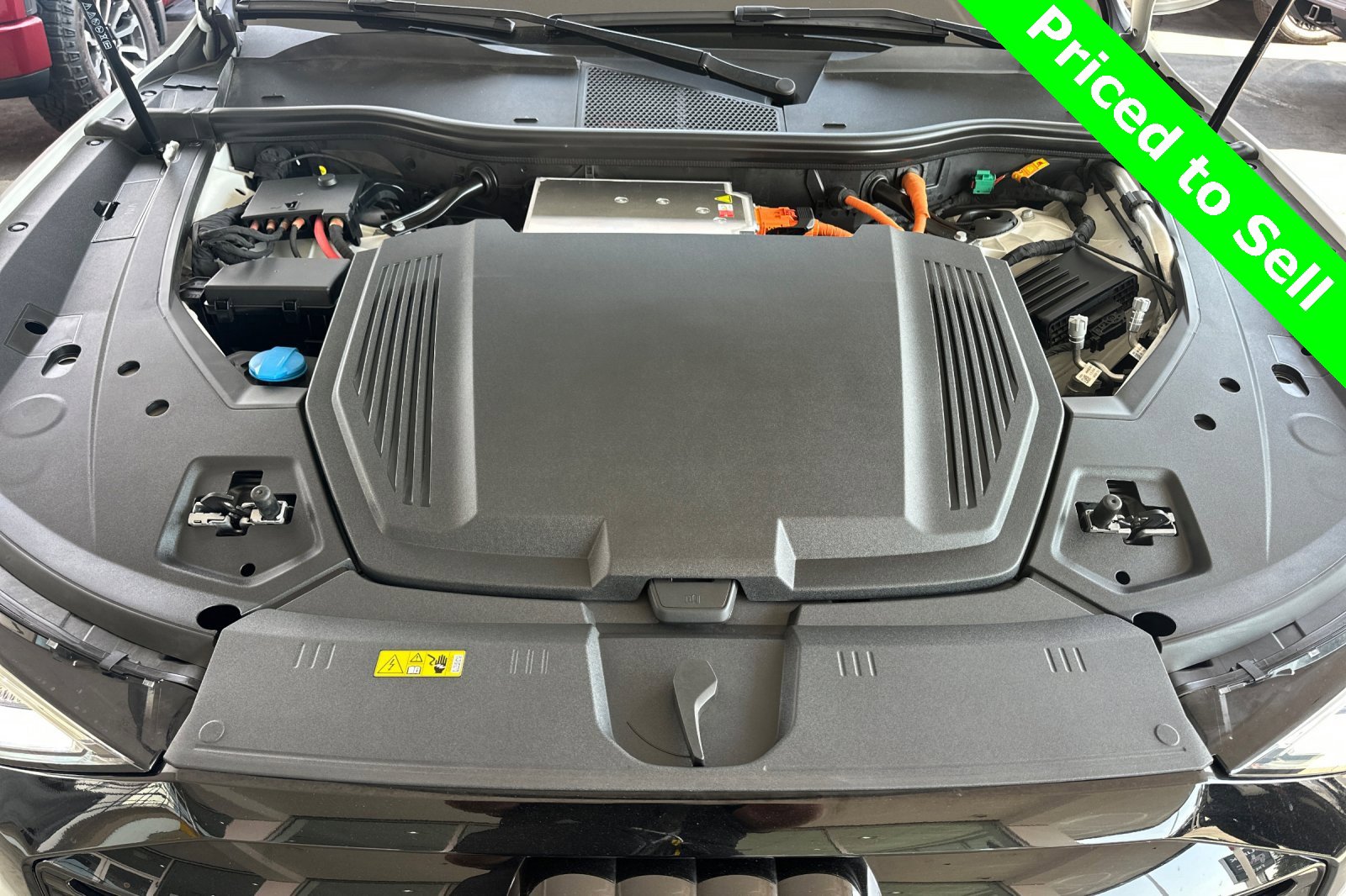 Used 2024 Audi Q8 e-tron Premium image 24