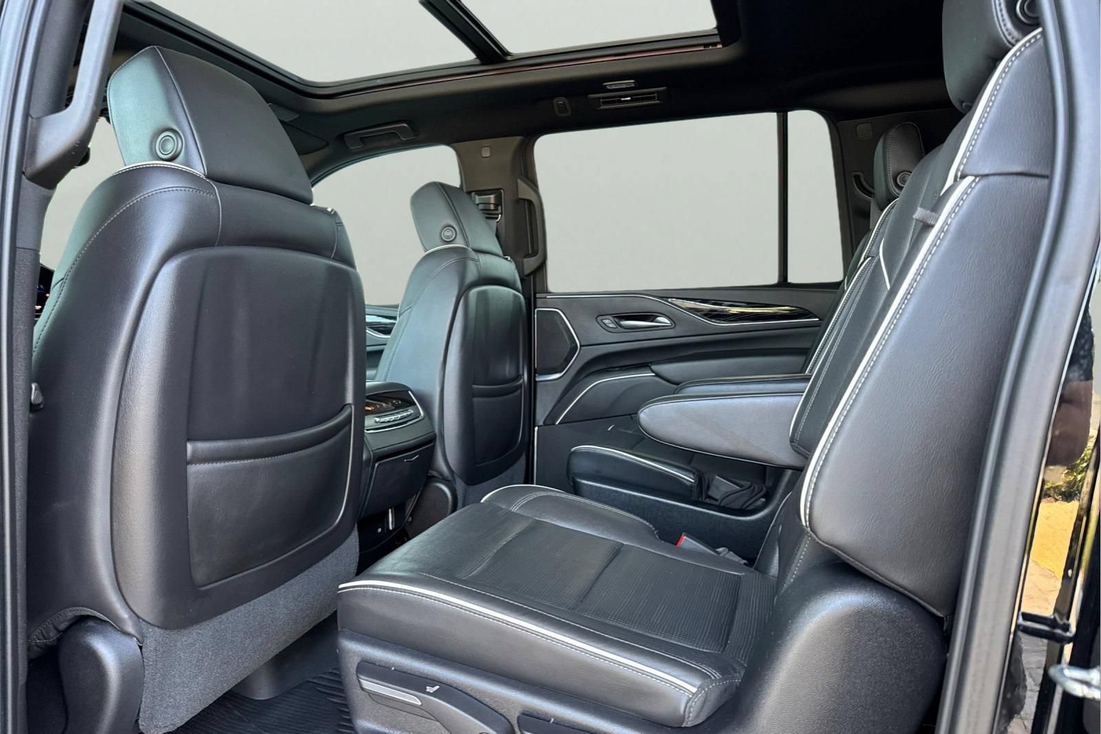 Used 2021 Cadillac Escalade ESV Sport AWD/4WD image 5