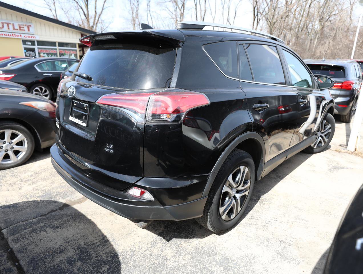 Used 2016 Toyota RAV4 LE image 4