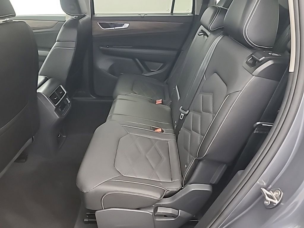 Used 2025 Volkswagen Atlas SE image 20