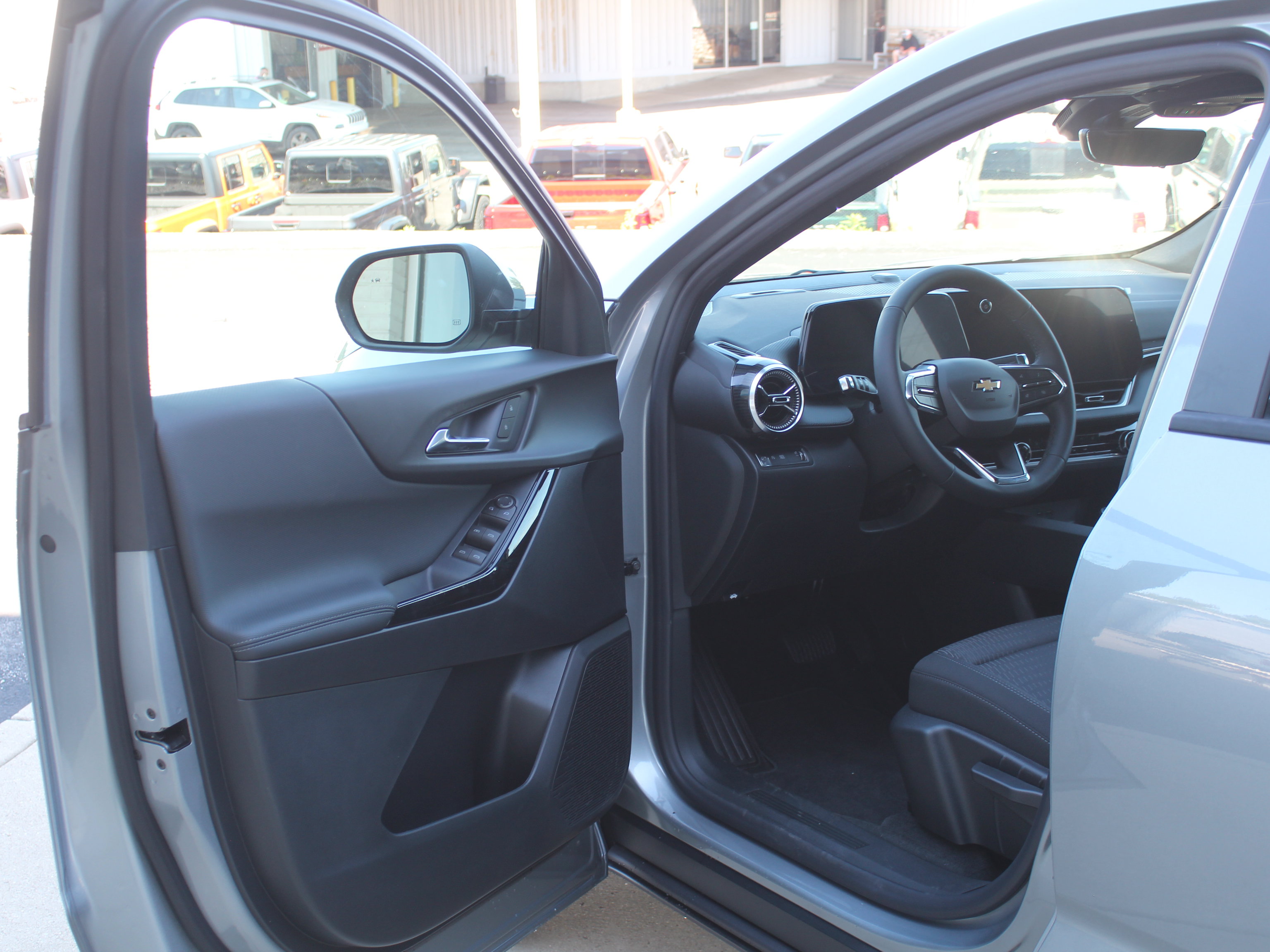 New 2026 Chevrolet Equinox LT w/ Safety and Technology Package FWD image 8