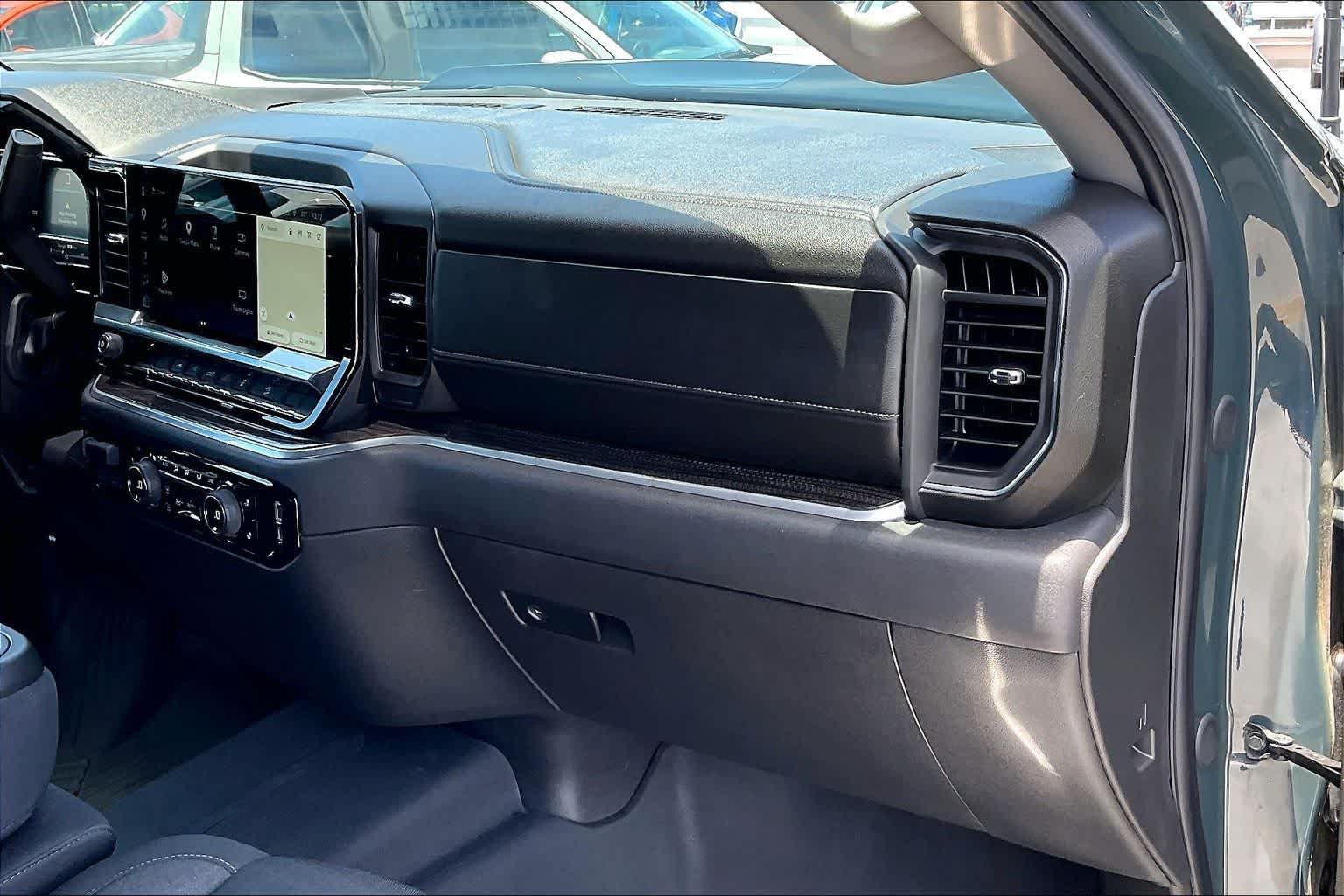 Used 2025 Chevrolet Silverado 1500 LT Trail Boss w/ Dark Appearance Package AWD/4WD image 23