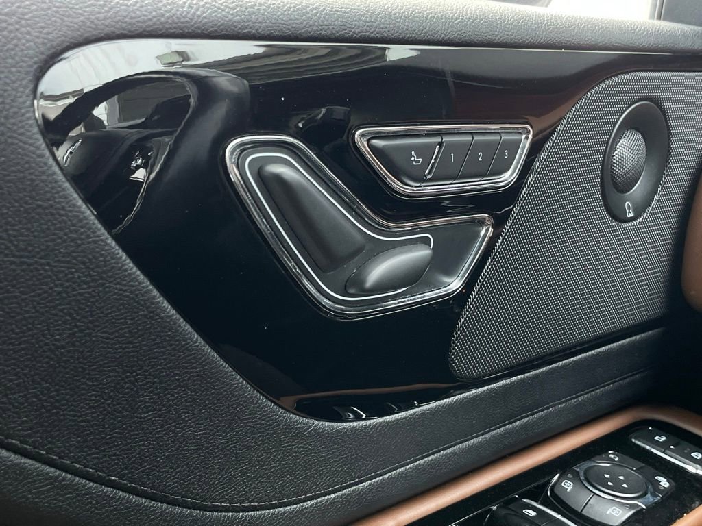 Used 2023 Lincoln Aviator Reserve image 13