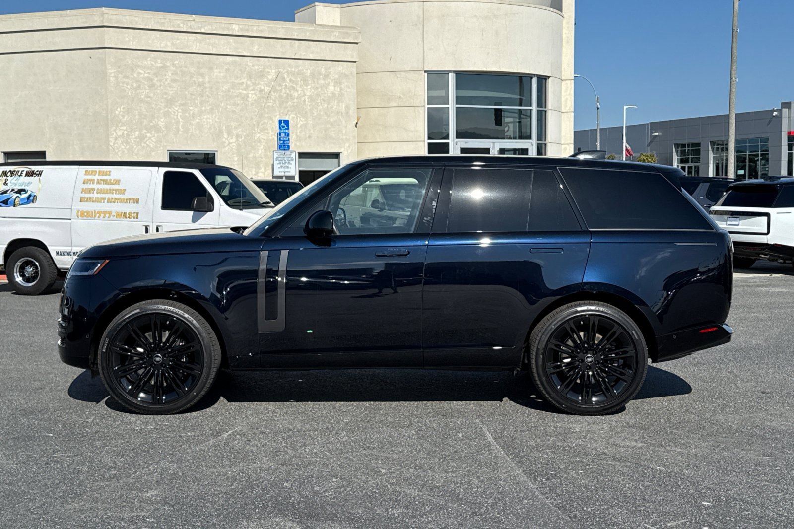 New 2025 Land Rover Range Rover SE image 2