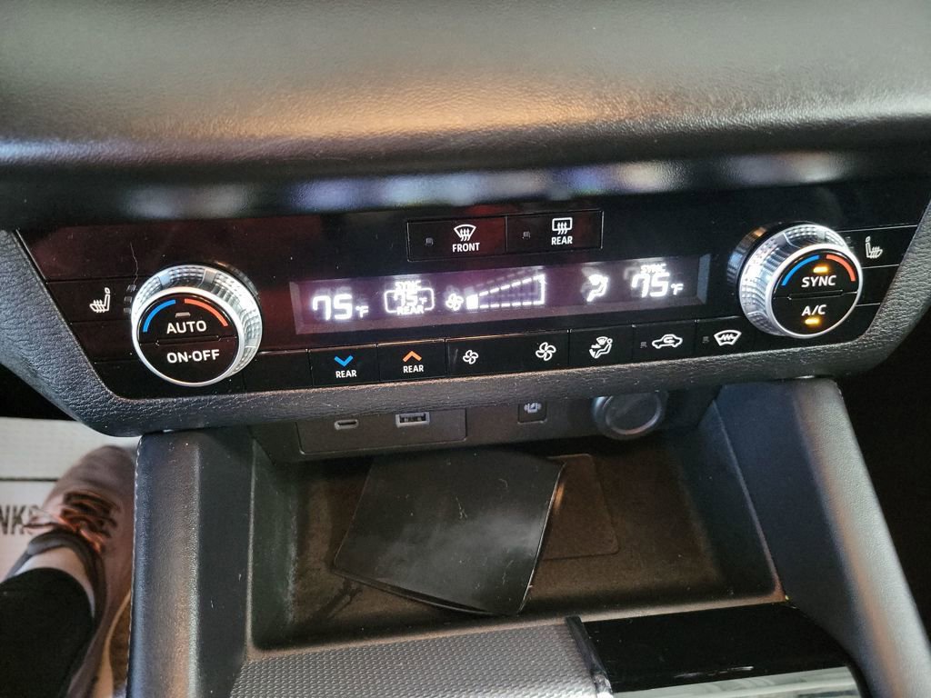 Used 2024 Mitsubishi Outlander SEL image 16