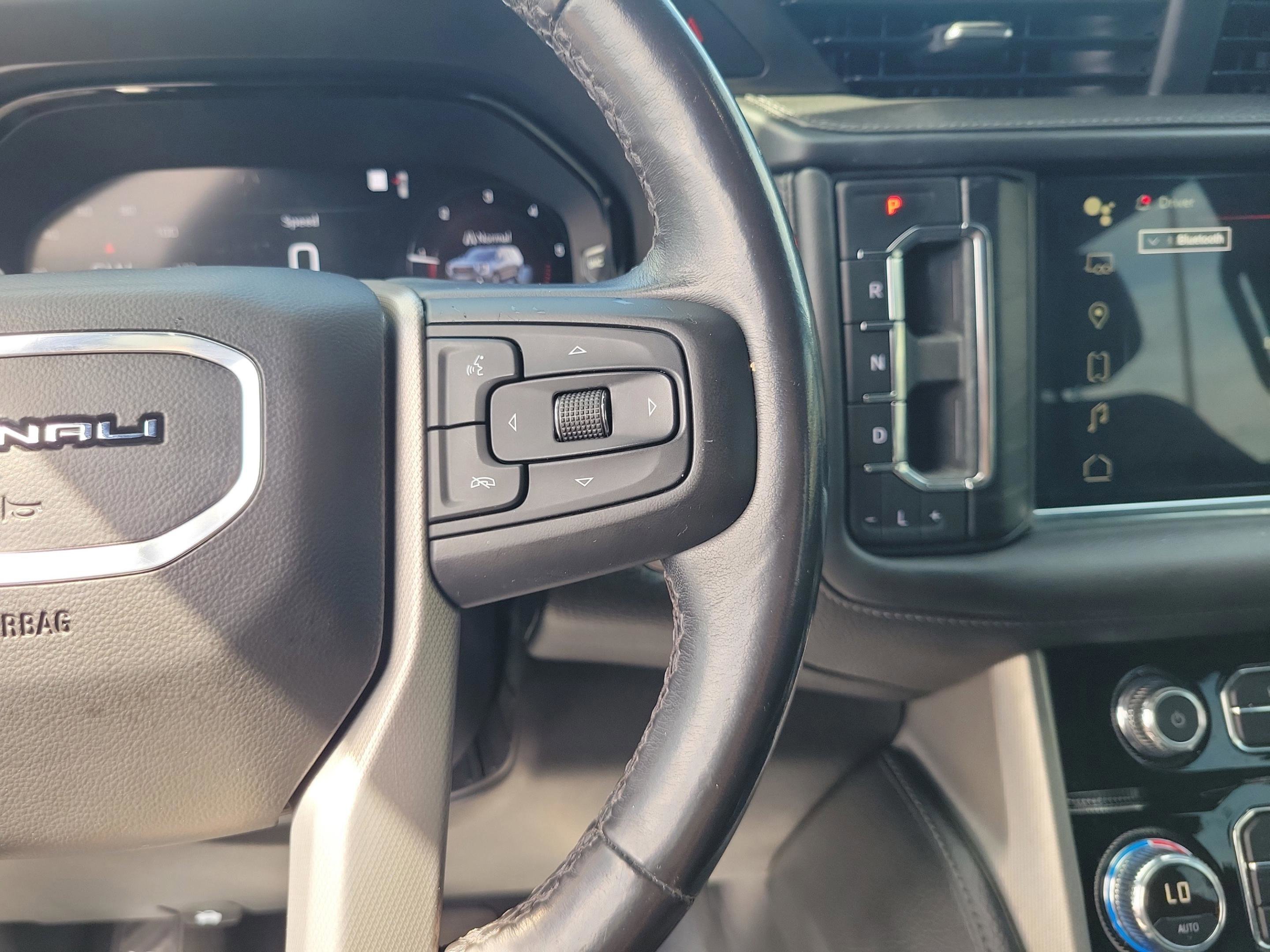 Used 2022 GMC Yukon XL Denali image 15