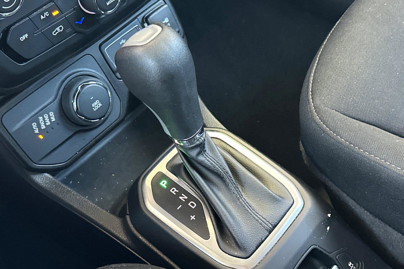 Certified 2023 Jeep Renegade Latitude AWD/4WD image 22
