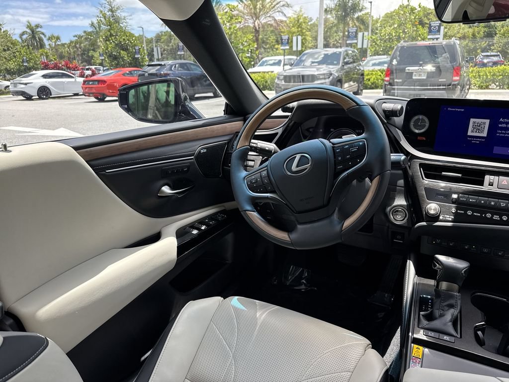 Used 2024 Lexus ES 300h Ultra Luxury w/ Accessory Package (Z2) FWD image 21
