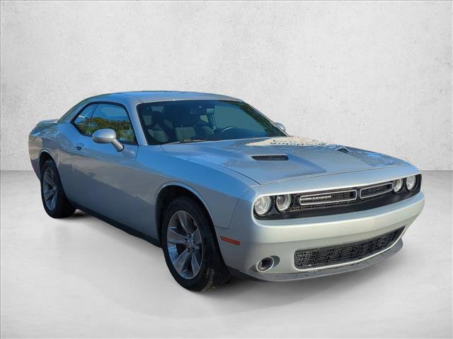 Used 2019 Dodge Challenger SXT image 3