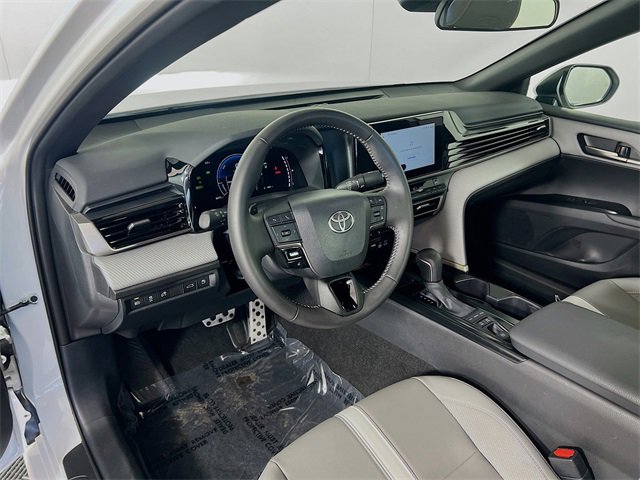 Used 2025 Toyota Camry SE image 10