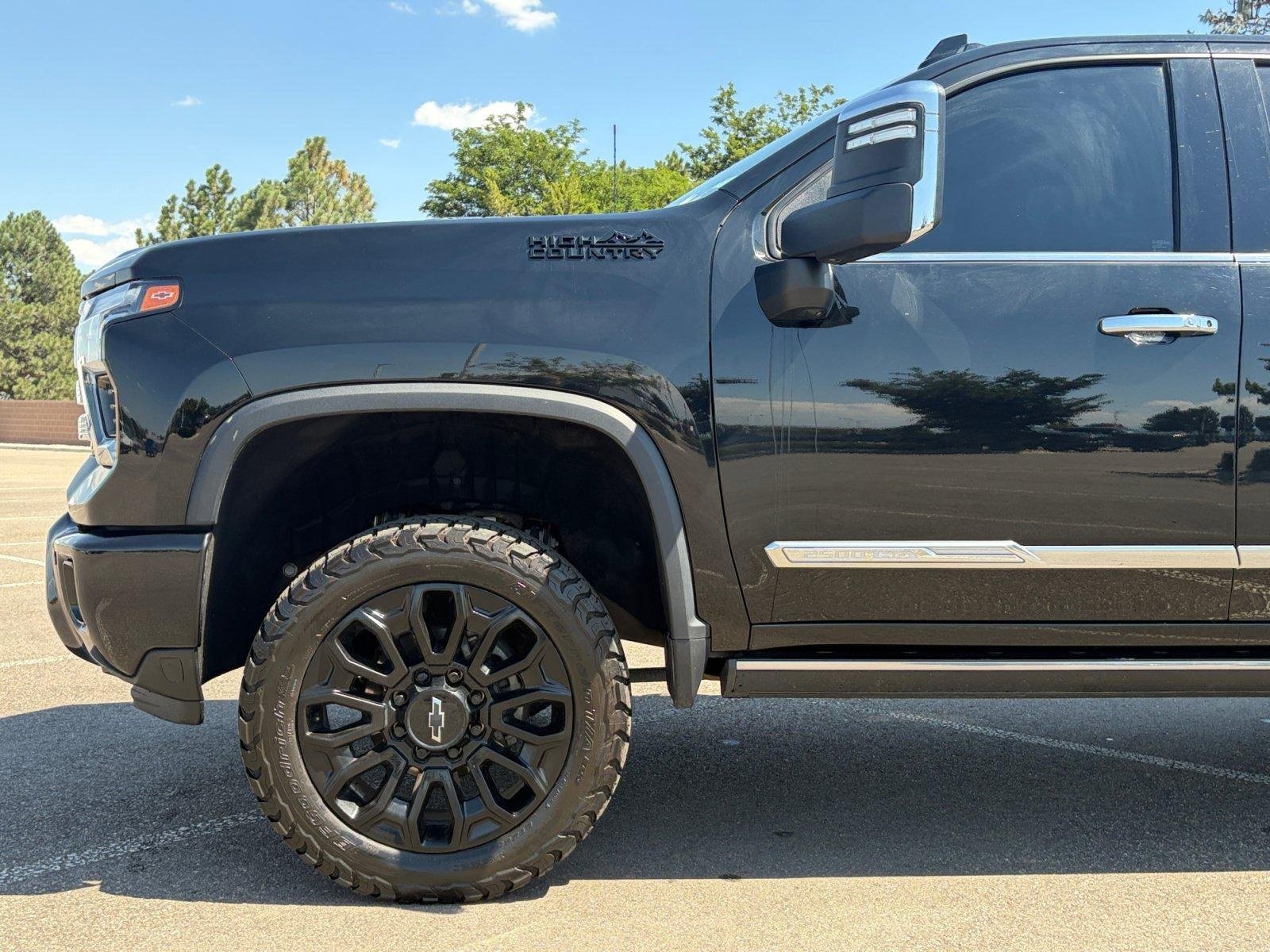 Used 2025 Chevrolet Silverado 2500 High Country w/ High Country Premium Package AWD/4WD image 11