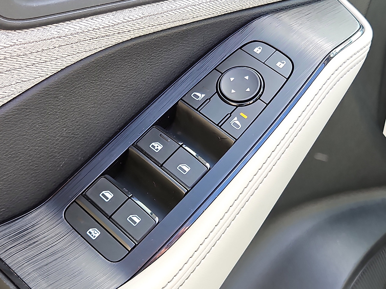 Certified 2023 Nissan Rogue SV image 24