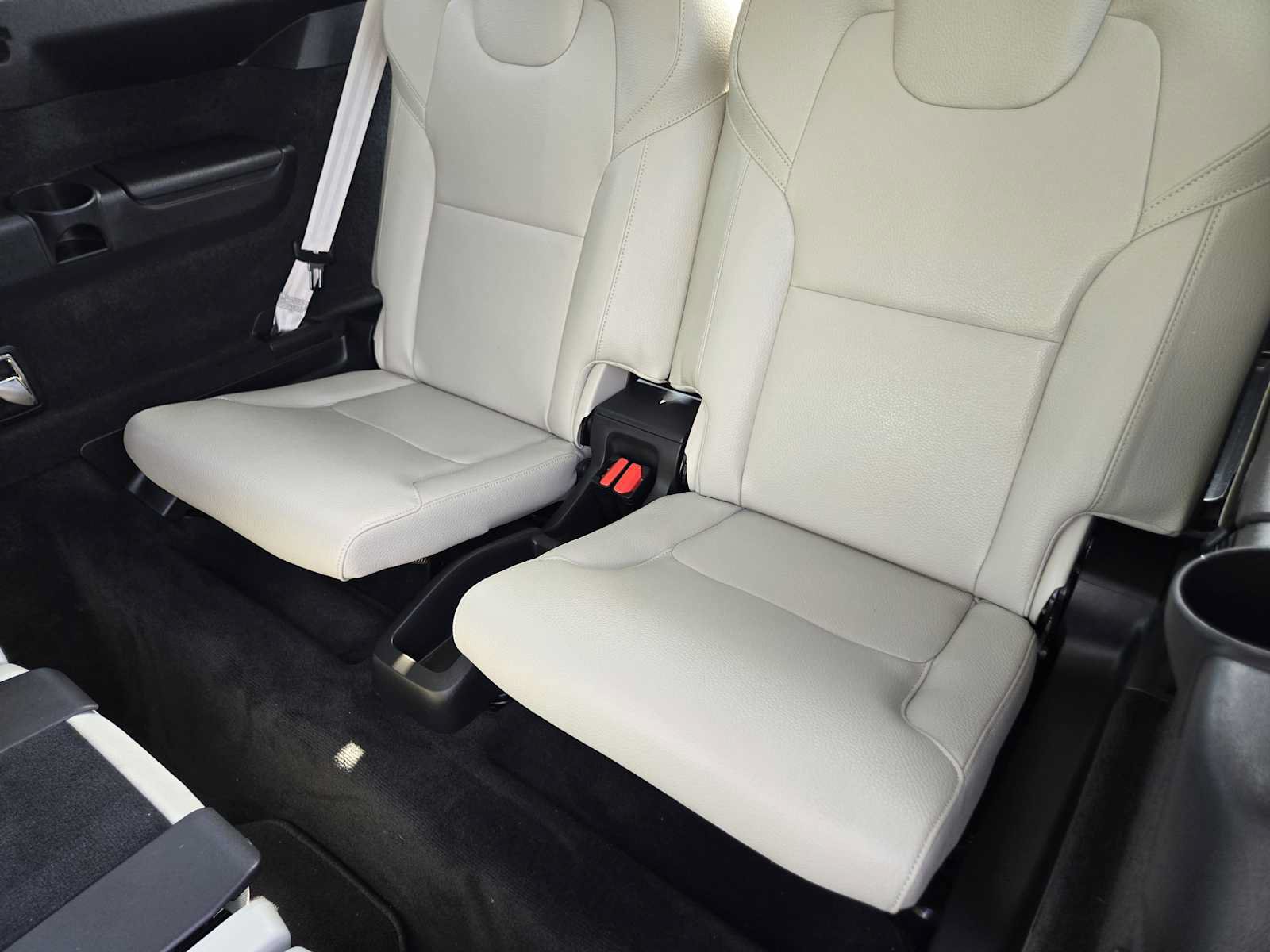 Used 2021 Volvo XC90 T5 Momentum w/ Climate Package FWD image 30