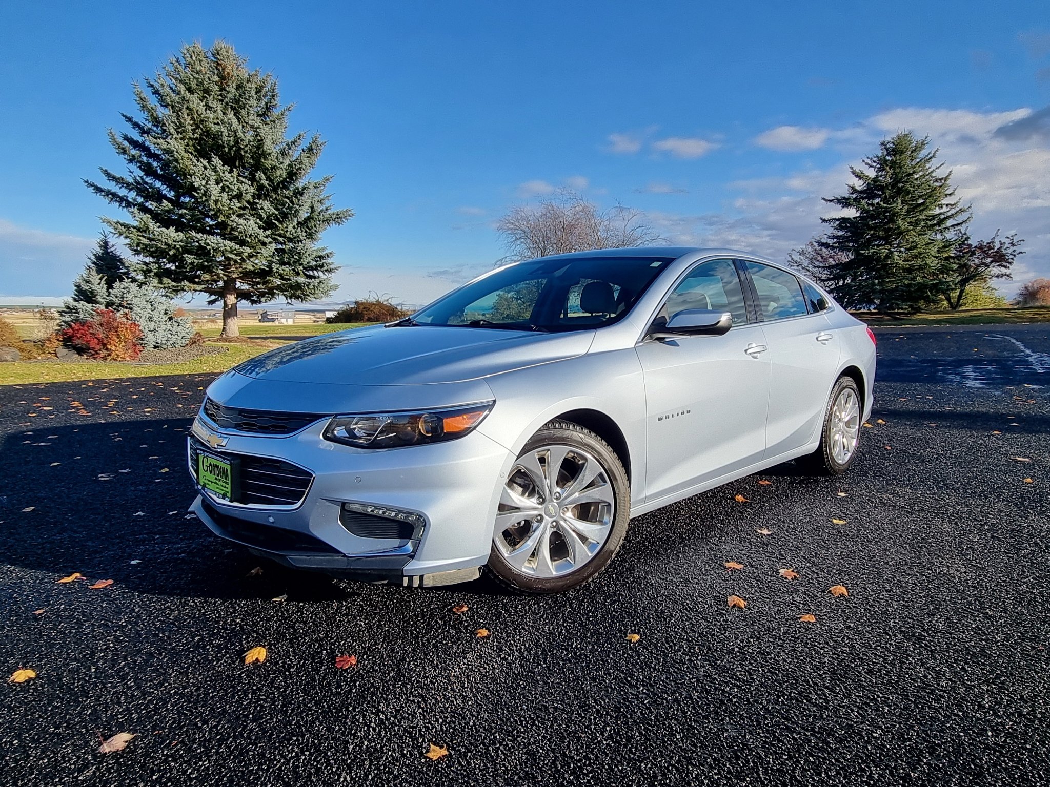 Used 2017 Chevrolet Malibu Premier w/ Driver Confidence Package FWD image 1