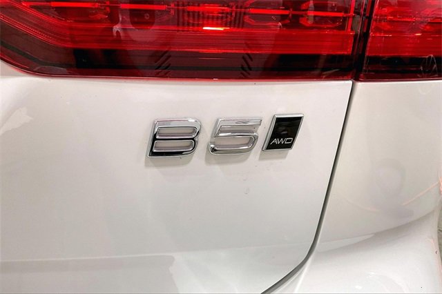 Certified 2024 Volvo V60 B5 Cross Country Ultimate w/ Protection Package Premier image 9