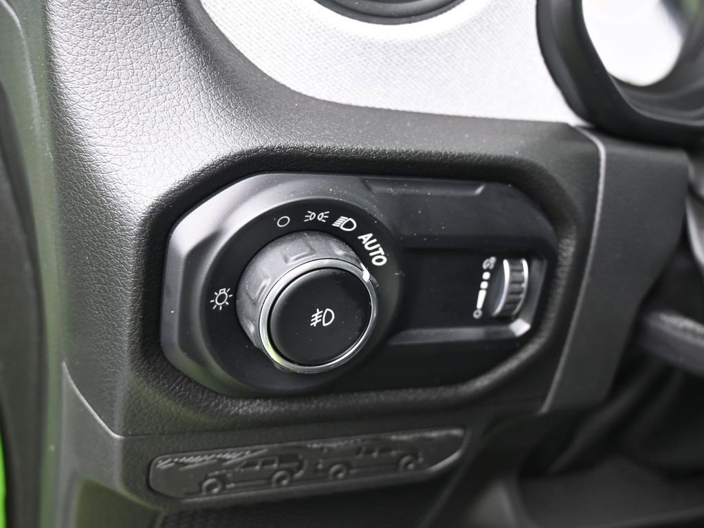 Used 2025 Jeep Wrangler Sport S image 14