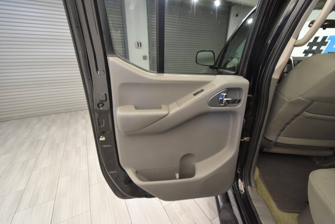 Used 2018 Nissan Frontier SV AWD/4WD image 16
