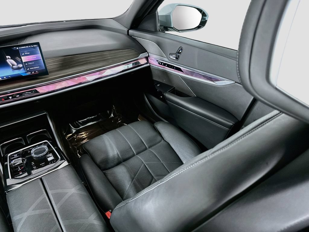 Used 2023 BMW 740i w/ Parking Assistance Package RWD image 25