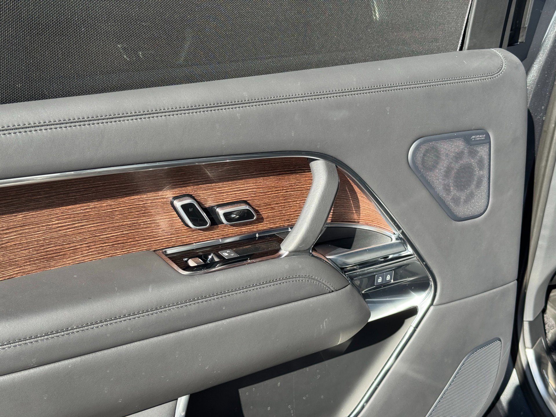 Used 2024 Land Rover Range Rover Long Wheelbase SE image 41