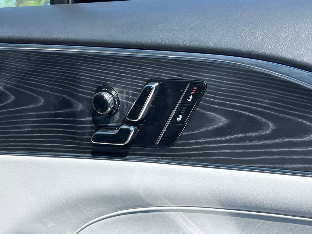 Used 2024 Cadillac Lyriq Luxury image 15