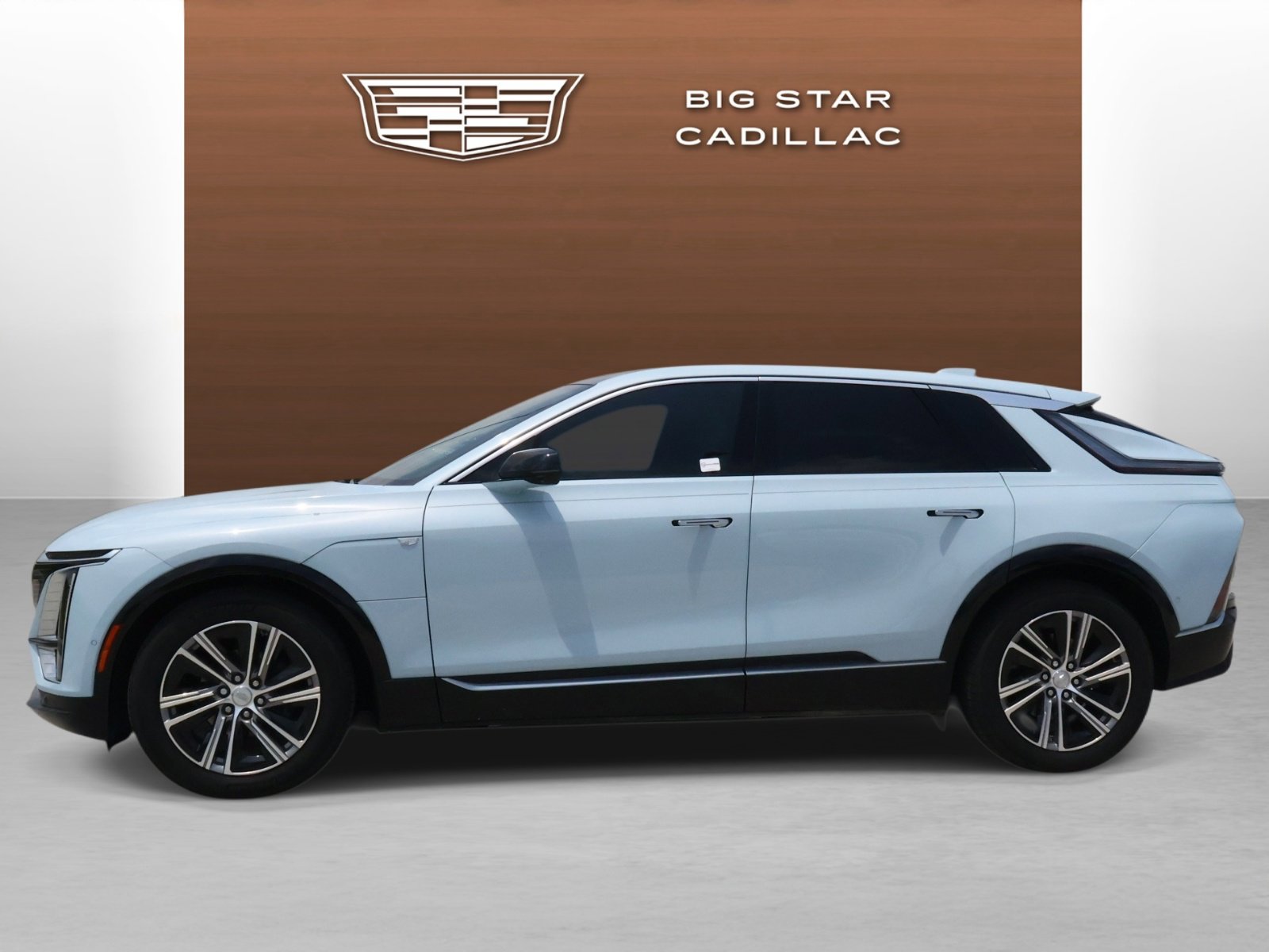 Used 2024 Cadillac Lyriq Luxury RWD image 2