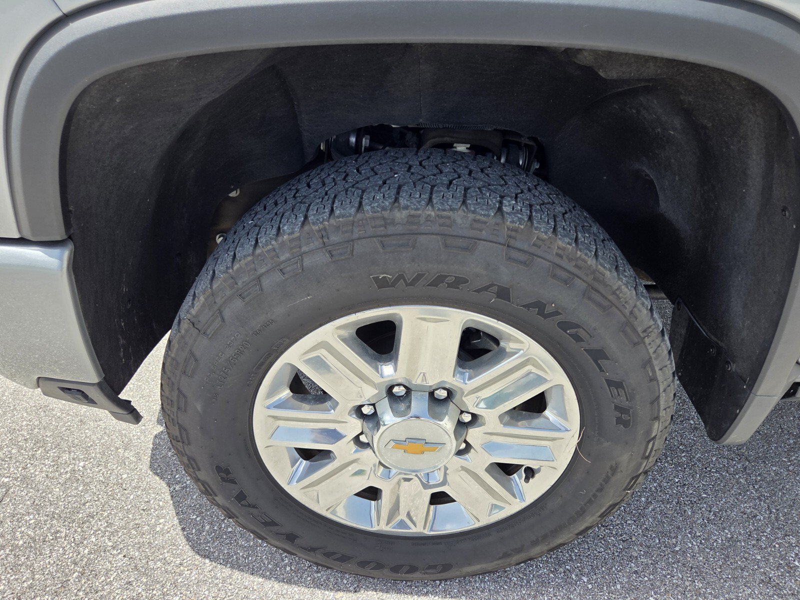 Used 2024 Chevrolet Silverado 2500 High Country w/ Technology Package AWD/4WD image 18
