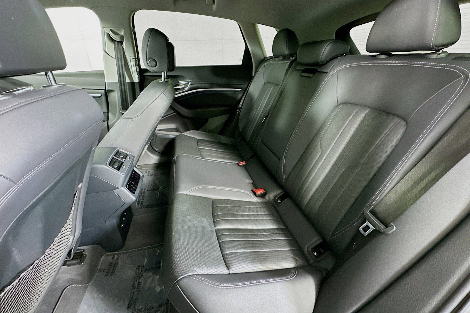 Used 2022 Audi e-tron Premium Plus w/ Premium Plus Package image 9