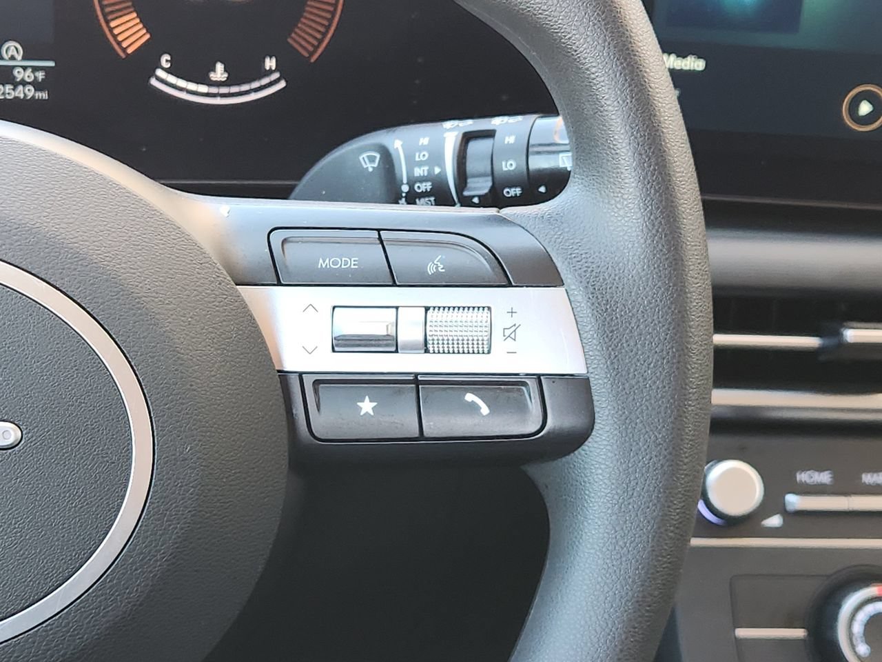 Certified 2025 Hyundai Tucson SE FWD image 28