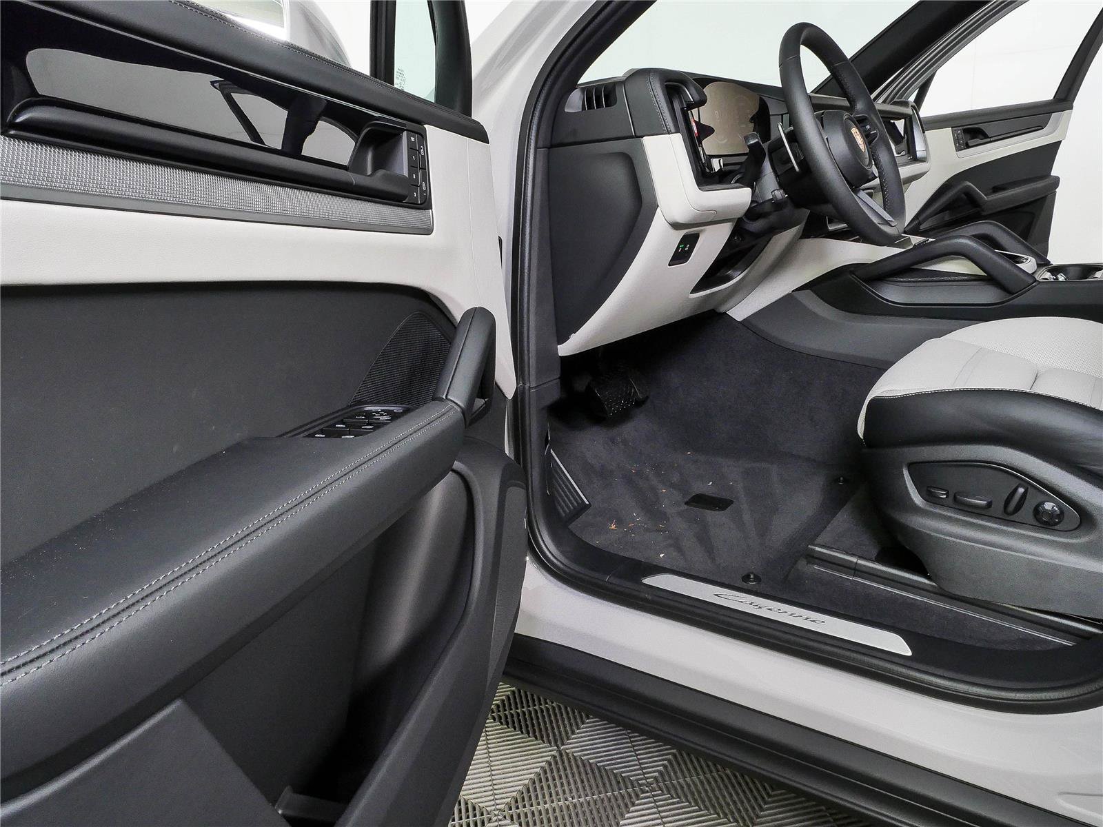 New 2026 Porsche Cayenne AWD/4WD image 8