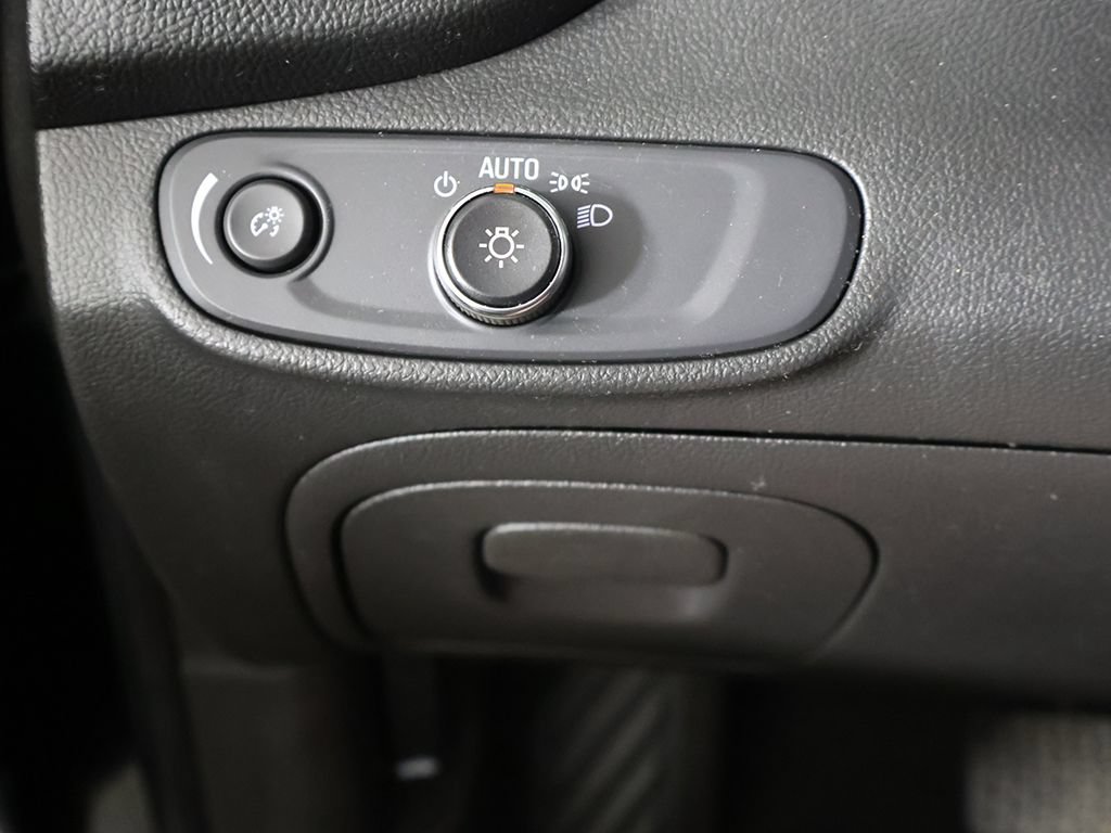 Used 2020 Chevrolet Trax LT w/ LT Convenience Package FWD image 30