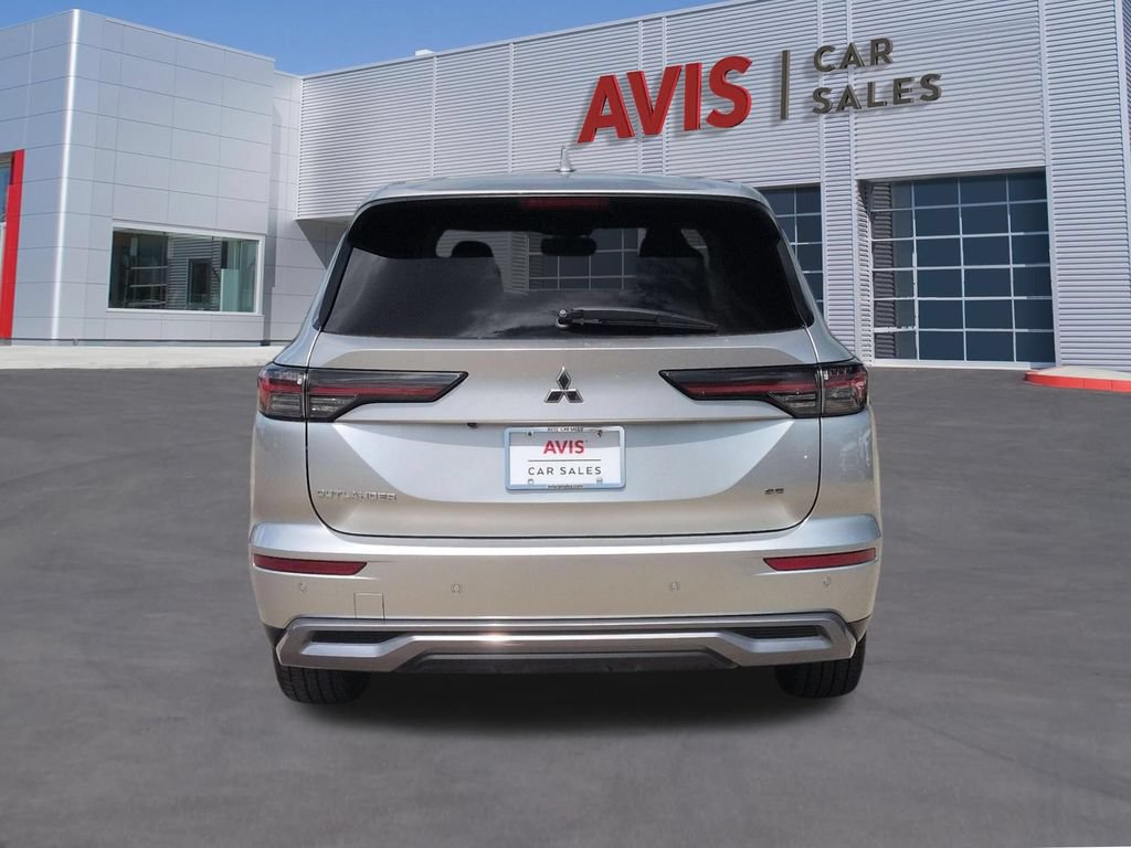 Used 2025 Mitsubishi Outlander SE FWD image 7