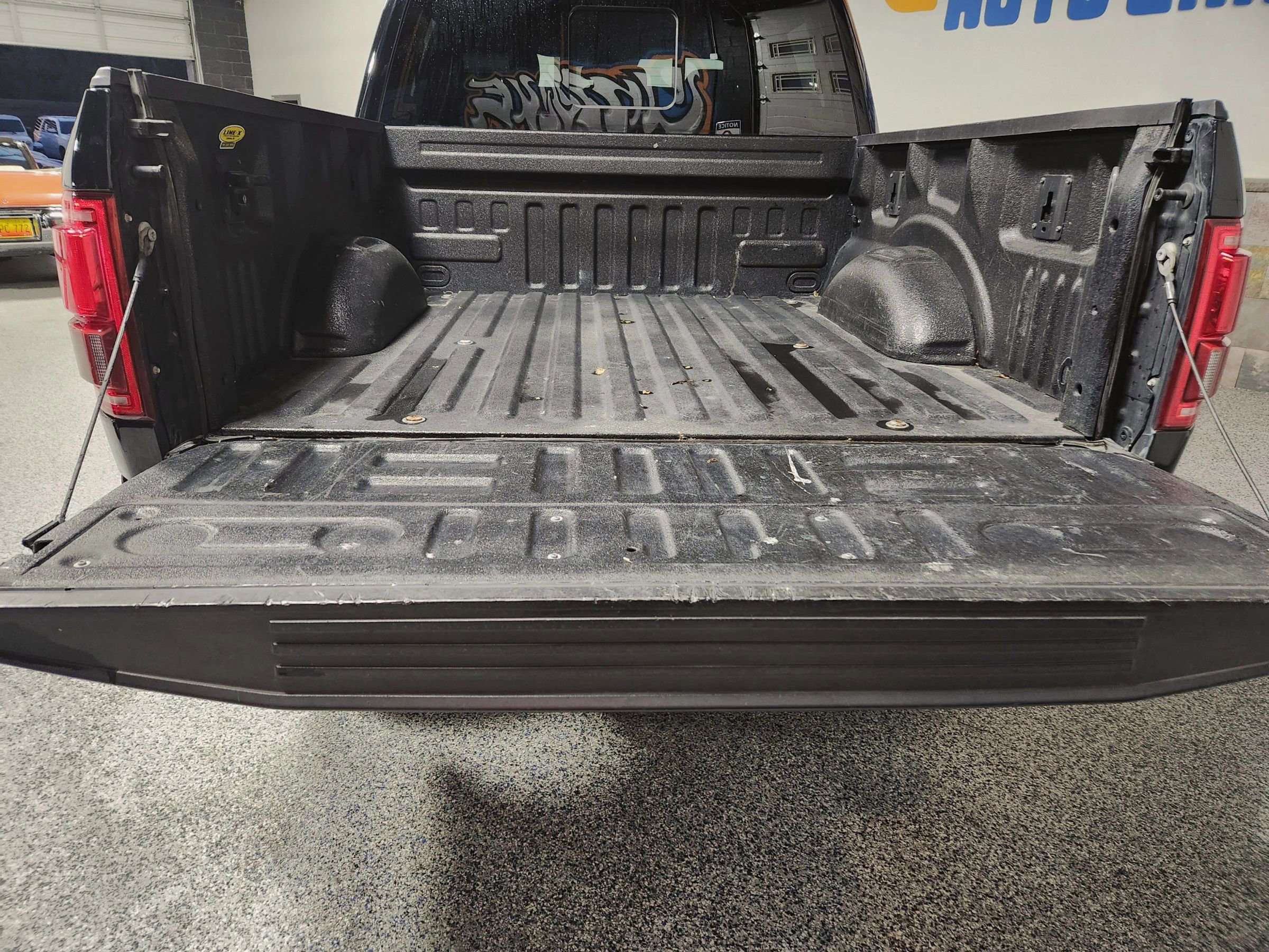 Used 2017 Ford F150 Lariat w/ Equipment Group 502A Luxury image 5