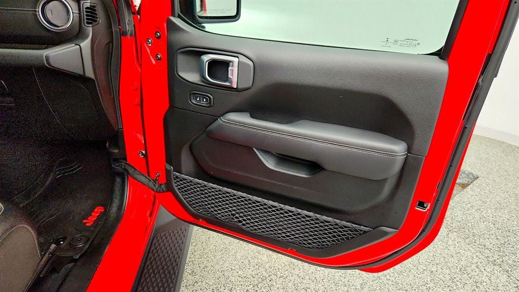 Used 2020 Jeep Gladiator Overland w/ Uconnect 4C Nav & Sound Group AWD/4WD image 26