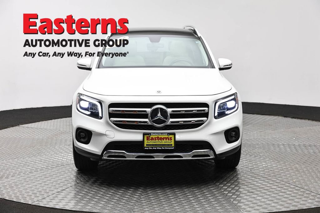 Used 2021 Mercedes-Benz GLB 250 4MATIC image 2
