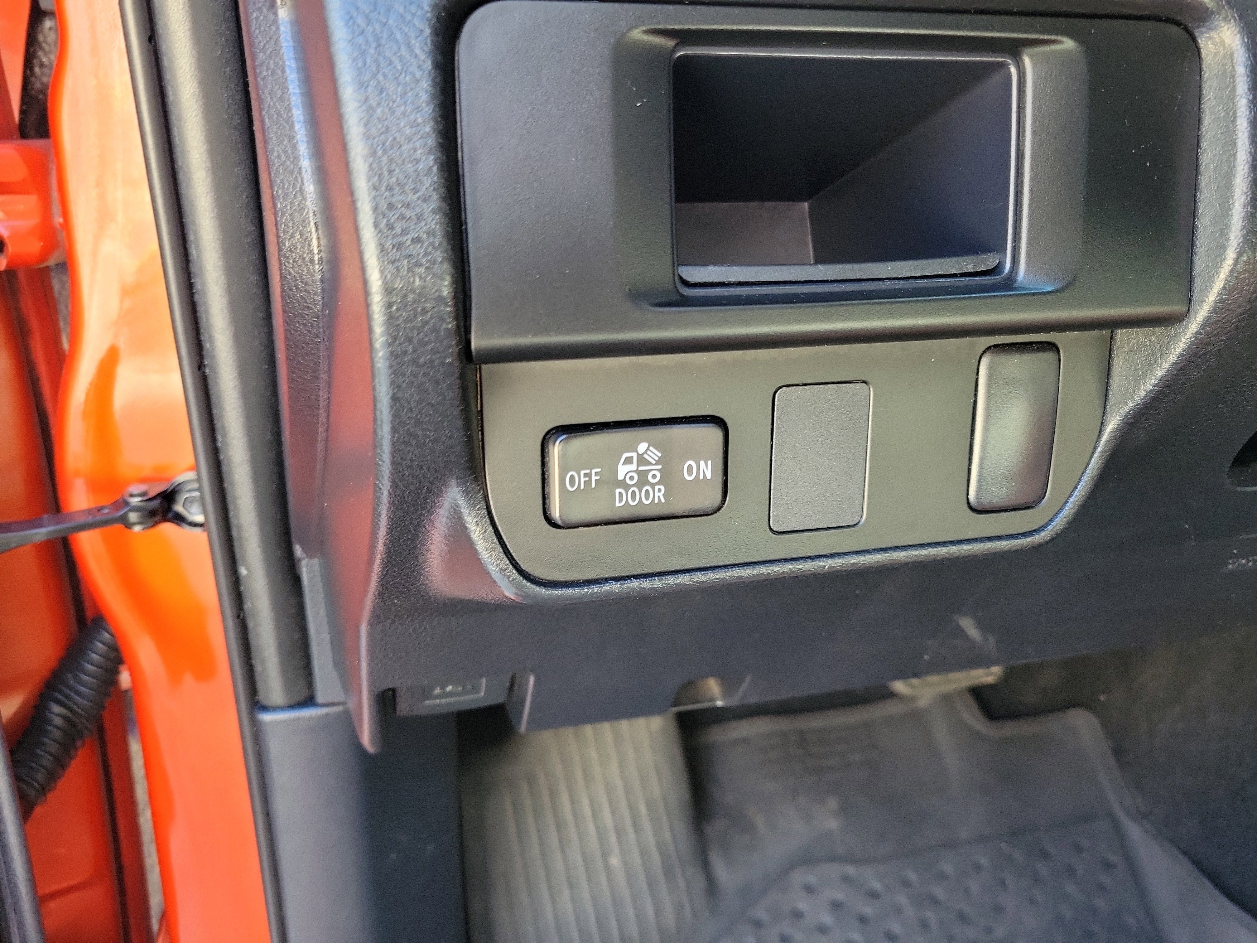 Used 2017 Toyota Tacoma SR5 w/ Tow Package RWD image 21